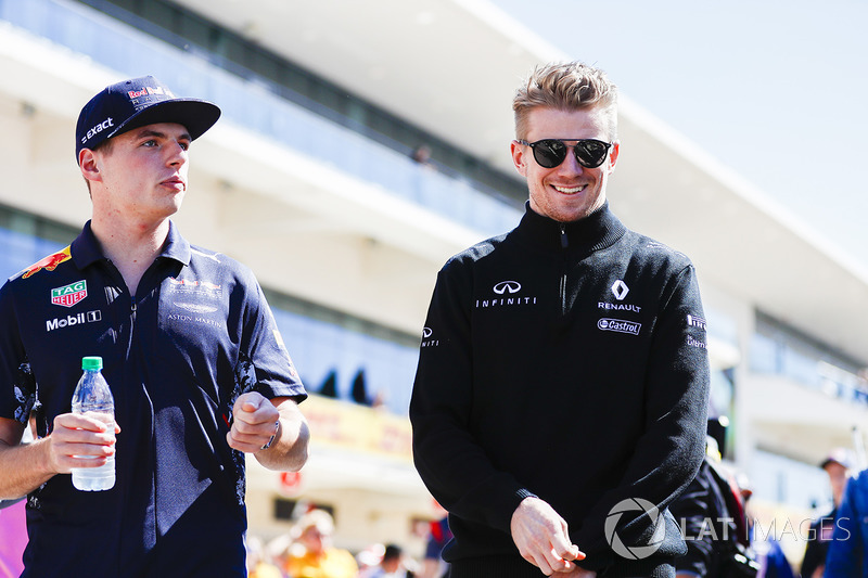 Max Verstappen, Red Bull, con Nico Hulkenberg, Renault Sport F1 Team