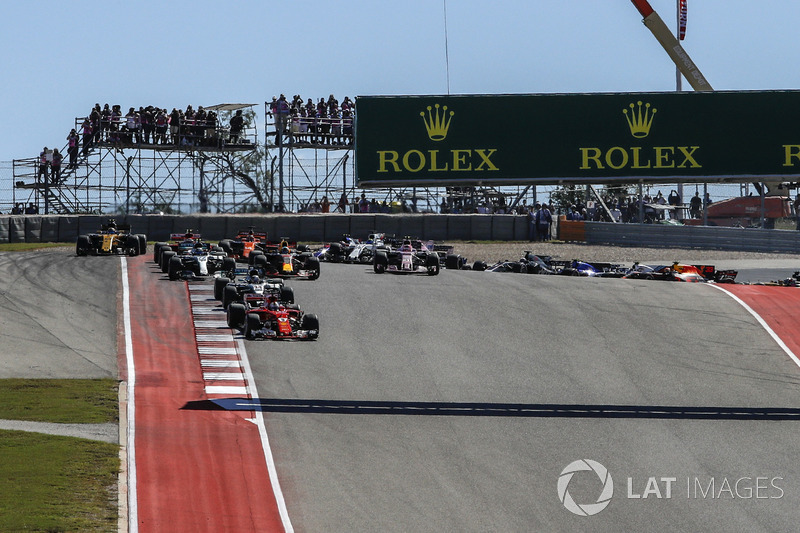 Sebastian Vettel, Ferrari SF70H leads Lewis Hamilton, Mercedes-Benz F1 W08 at the start of the race