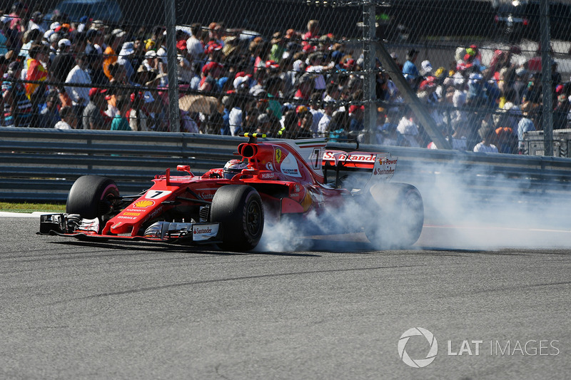 Kimi Raikkonen, Ferrari SF70H locks up