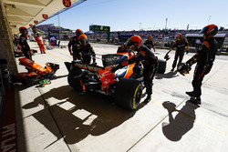 Fernando Alonso, McLaren MCL32, is retired to the garage