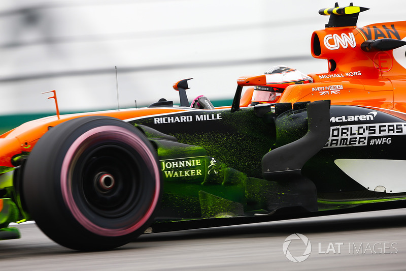 Flujo de pintura en el coche de Stoffel Vandoorne, McLaren MCL32