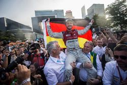 Il vincitore della gara Daniel Abt, Audi Sport ABT Schaeffler festeggia la vittoria