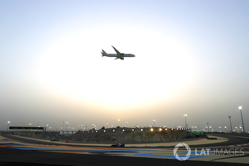 Пролет над трассой Boeing 787-8 Dreamliner авиакомпании Gulf Air