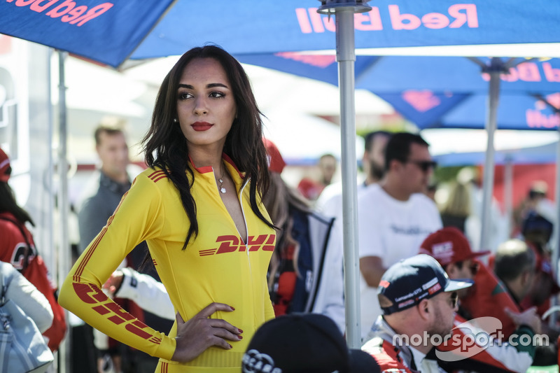 Chica de la parrilla