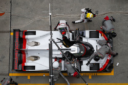 #2 Porsche Team Porsche 919 Hybrid: Timo Bernhard, Earl Bamber, Brendon Hartley