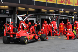 Kimi Raikkonen, Ferrari SF71H pit stop