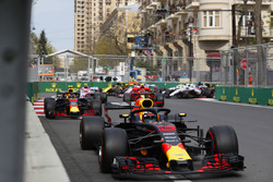 Daniel Ricciardo, Red Bull Racing RB14 Tag Heuer, leads Max Verstappen, Red Bull Racing RB14 Tag Heuer, Kimi Raikkonen, Ferrari SF71H, Esteban Ocon, Force India VJM11 Mercedes, Sergio Perez, Force India VJM11 Mercedes, and Carlos Sainz Jr., Renault Sport F1 Team R.S. 18, at the start