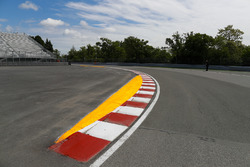 Circuit and kerb detail