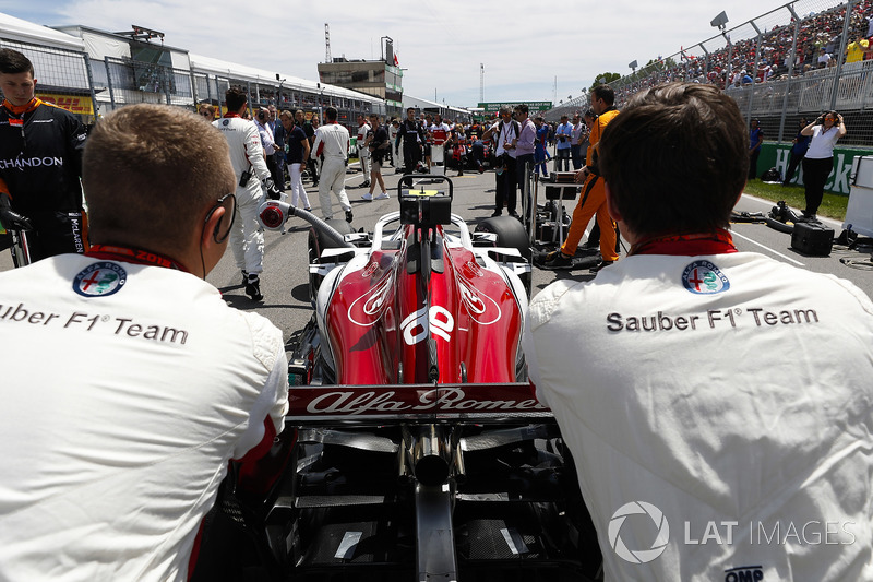 Charles Leclerc, Sauber, arrive sur la grille