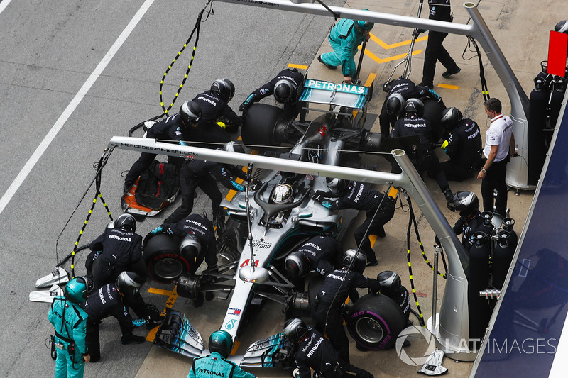 Lewis Hamilton, Mercedes AMG F1 W09, makes a pit stop