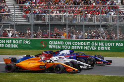Fernando Alonso, McLaren MCL33, battles with Marcus Ericsson, Sauber C37 and Pierre Gasly, Toro Rosso STR13
