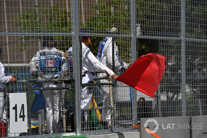 Bendera merah berkibar setelah mobil Nico Hulkenberg mengalami masalah