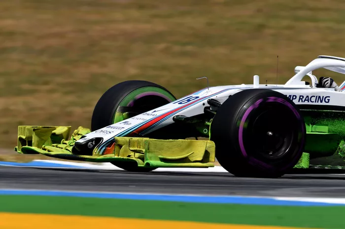 Lance Stroll, Williams FW41 avec de la peinture aérodynamique sur l'aileron avant