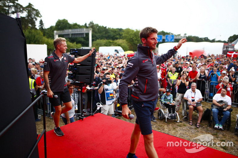 Romain Grosjean, Haas F1 Team, and Kevin Magnussen, Haas F1 Team, on stage