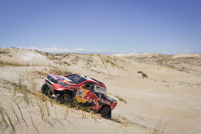 #301 Toyota Gazoo Racing Toyota Hilux: Nasser Al-Attiyah, Mathieu Baumel