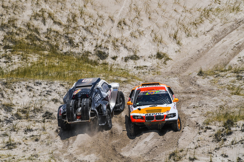 #336 Springbok MD: Isidre Esteve, Txema Villalobos, #355 SsangYong Tivoli DKR: Óscar Fuertes, Diego 