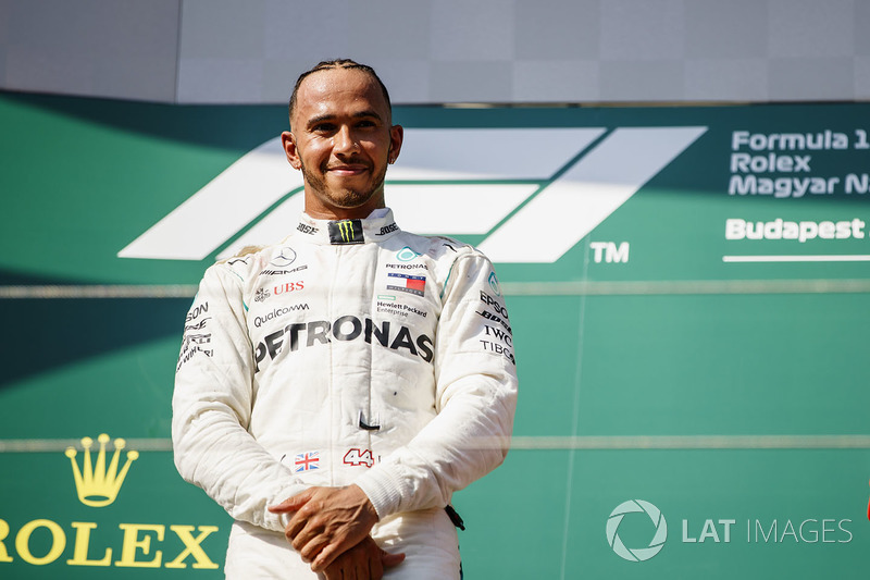 Podyum: Yarış galibi Lewis Hamilton, Mercedes AMG F1