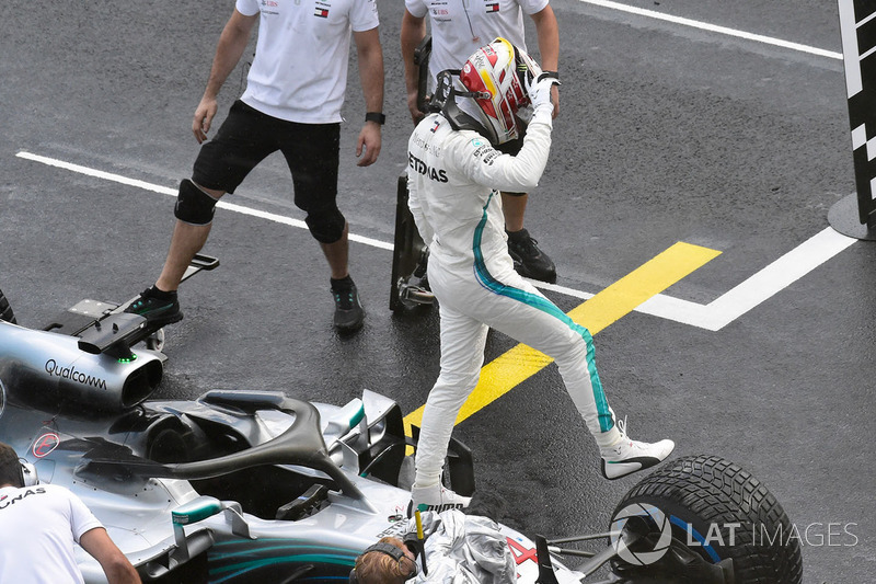 Hamilton siguió sumando números a su récord en Budapest 2018