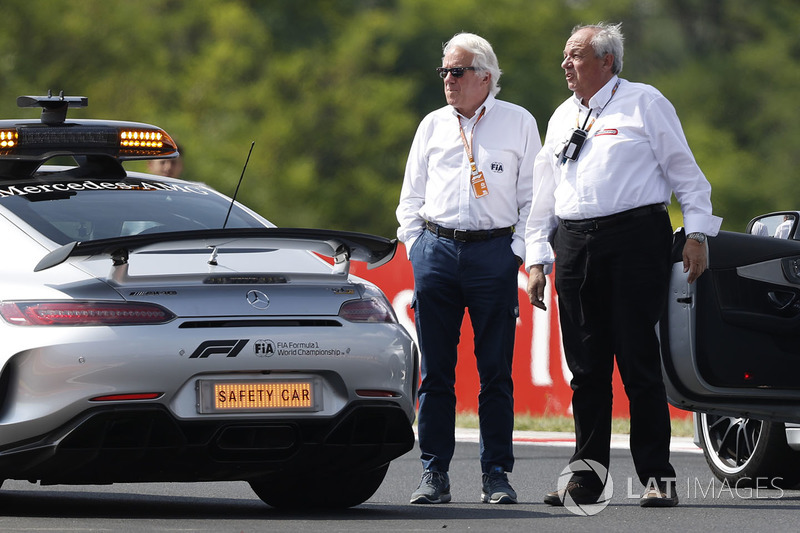 Safety car and Charlie Whiting, FIA Delegate
