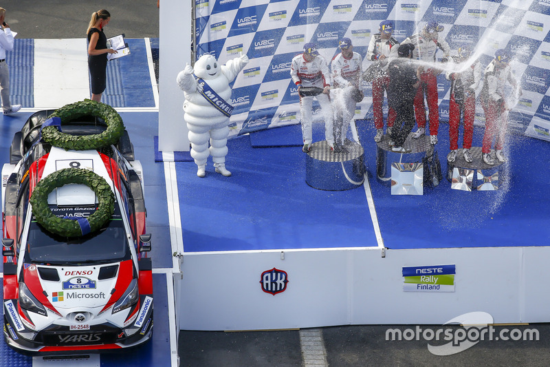 Podio: i vincitori della gara Ott Tanak, Martin Järveoja, Toyota Yaris WRC, Toyota Gazoo Racing, al secondo posto Mads Ostberg, Torstein Eriksen, Citroën C3 WRC, Citroën World Rally Team, al terzo posto Jari-Matti Latvala, Miikka Anttila, Toyota Yaris WRC, Toyota Gazoo Racing