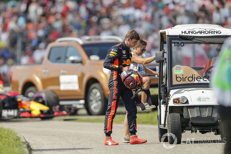 Max Verstappen, Red Bull Racing abandona