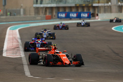 Stoffel Vandoorne, McLaren MCL32, Pierre Gasly, Scuderia Toro Rosso STR12, Pascal Wehrlein, Sauber C36