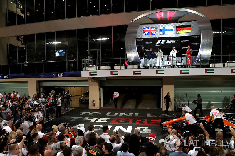 Podium: ganador, Valtteri Bottas, Mercedes AMG F1, segundo, Lewis Hamilton, Mercedes AMG F1, tercero, Sebastian Vettel, Ferrari