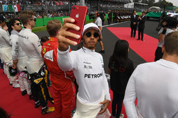 Lewis Hamilton, Mercedes AMG F1 selfie