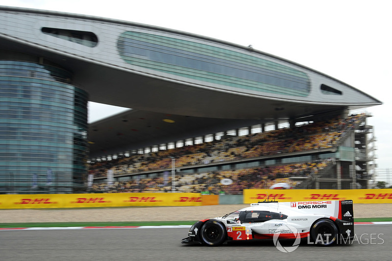#2 Porsche Team Porsche 919 Hybrid: Timo Bernhard, Earl Bamber, Brendon Hartley