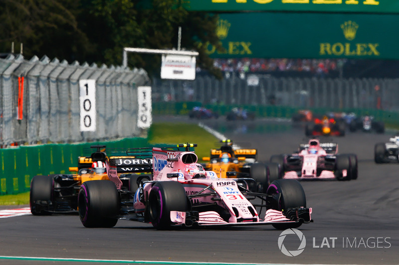 Esteban Ocon, Sahara Force India F1 VJM10, Nico Hulkenberg, Renault Sport F1 Team RS17, Carlos Sainz Jr., Renault Sport F1 Team RS17, Sergio Perez, Sahara Force India F1 VJM10