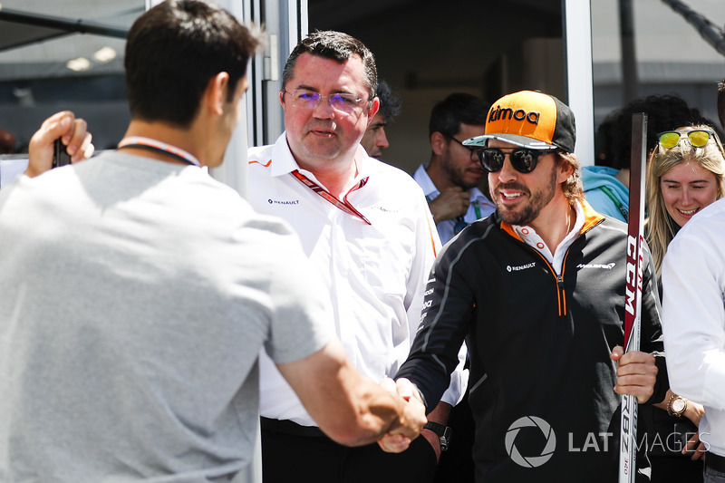 Eric Boullier, Racing Director, McLaren, and Fernando Alonso, McLaren, meet players from the Montrea