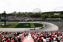 Esteban Ocon, Force India VJM11, devant Nico Hulkenberg, Renault Sport F1 Team R.S. 18, Carlos Sainz Jr., Renault Sport F1 Team R.S. 18, et Charles Leclerc, Sauber C37