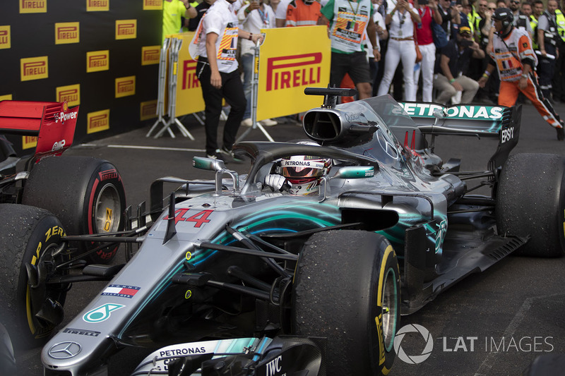 Hamilton 65, Mercedes 79