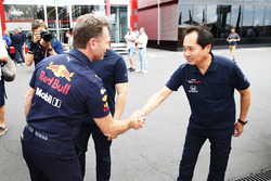 Christian Horner, teambaas Red Bull Racing, met Toyoharu Tanabe, F1 Technical Director, Honda