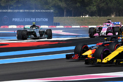 Valtteri Bottas, Mercedes-AMG F1 W09 en tête-à-queue après un contact avec Sebastian Vettel, Ferrari SF71H