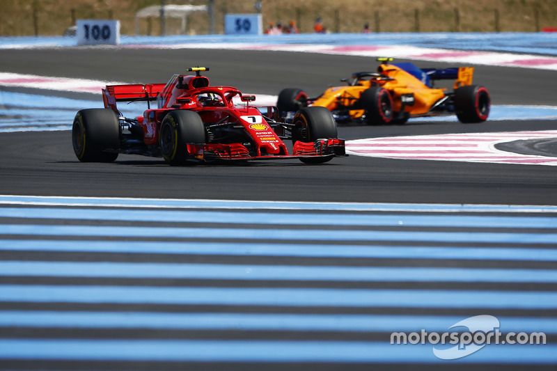 Kimi Raikkonen, Ferrari SF71H, leads Stoffel Vandoorne, McLaren MCL33