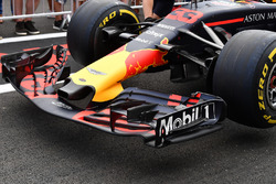 Red Bull Racing RB14 nose and front wing