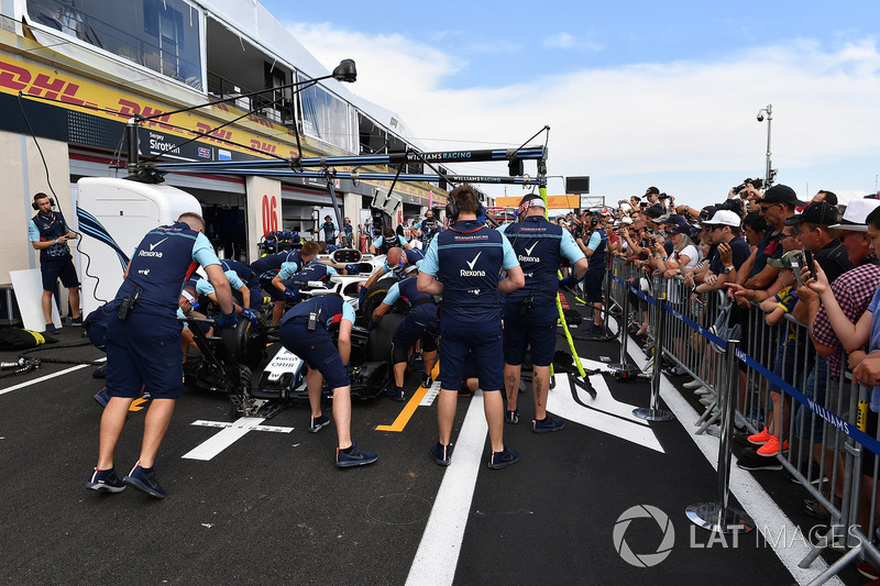 Williams practice pit stops