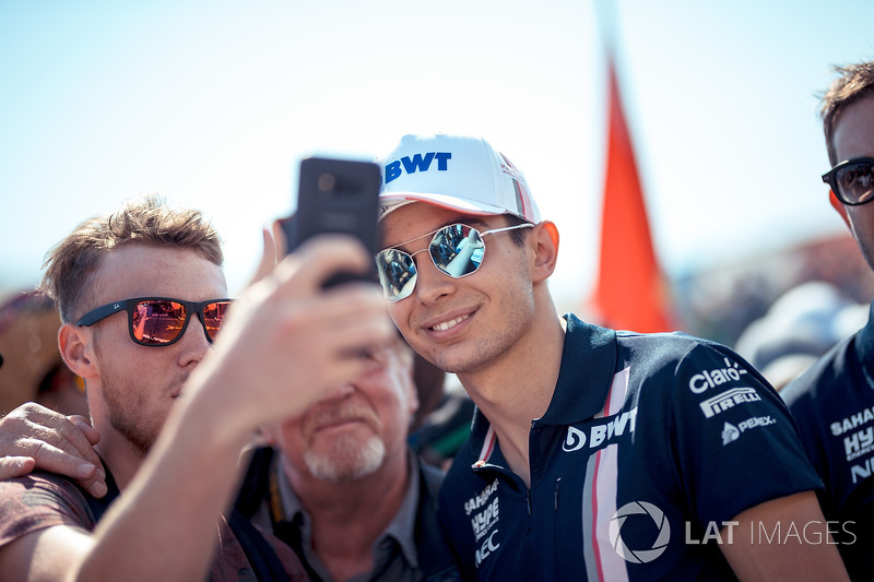 Esteban Ocon, Force India F1 fans selfie