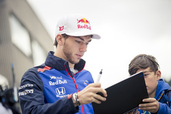 Pierre Gasly, Scuderia Toro Rosso signs an autograph
