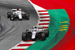 Sergey Sirotkin, Williams FW41, devant Marcus Ericsson, Sauber C37