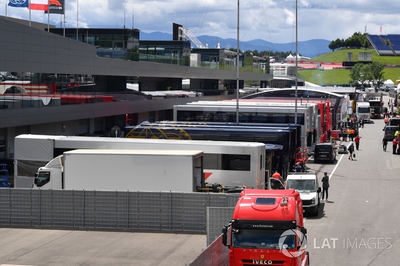 Suasana paddock