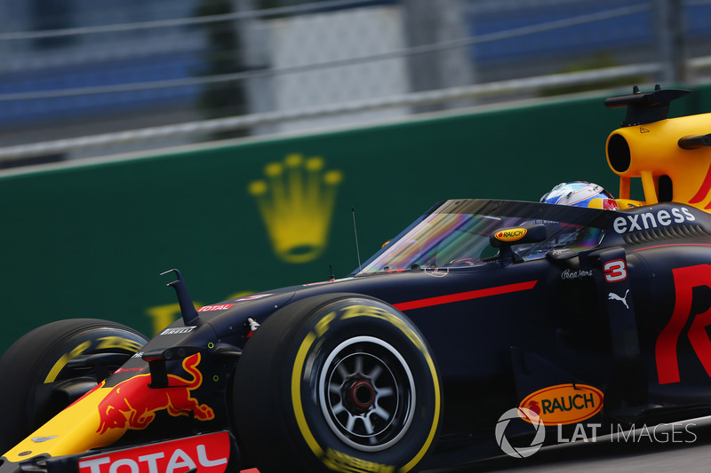 Daniel Ricciardo, Red Bull Racing RB12 con el aeroscreen