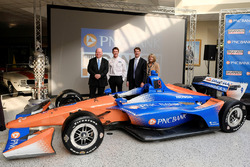 Chip Ganassi, Scott Dixon, Chip Ganassi Racing, Bill Demchak, PNC presidente, Presidente y Director Ejecutivo Connie Bond Stuart, PNC Presidente Regional de para el centro y sur de Indiana