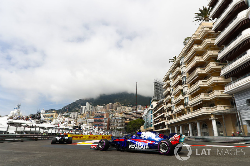 Pierre Gasly, Toro Rosso STR13, mengejar Williams