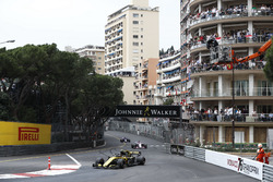 Carlos Sainz Jr., Renault Sport F1 Team R.S. 18, leads Sergio Perez, Force India VJM11