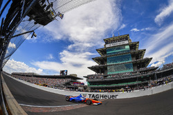 Scott Dixon, Chip Ganassi Racing Honda passe sous le drapeau à damier