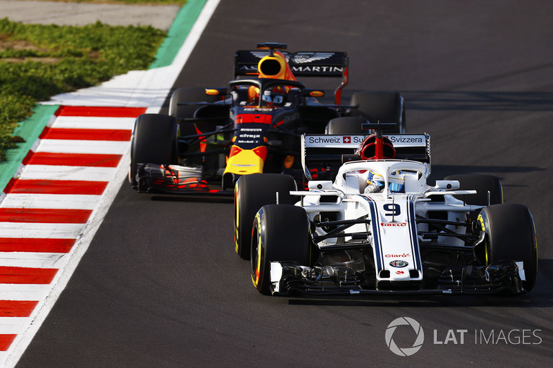 Marcus Ericsson, Sauber C37, Max Verstappen, Red Bull Racing RB14