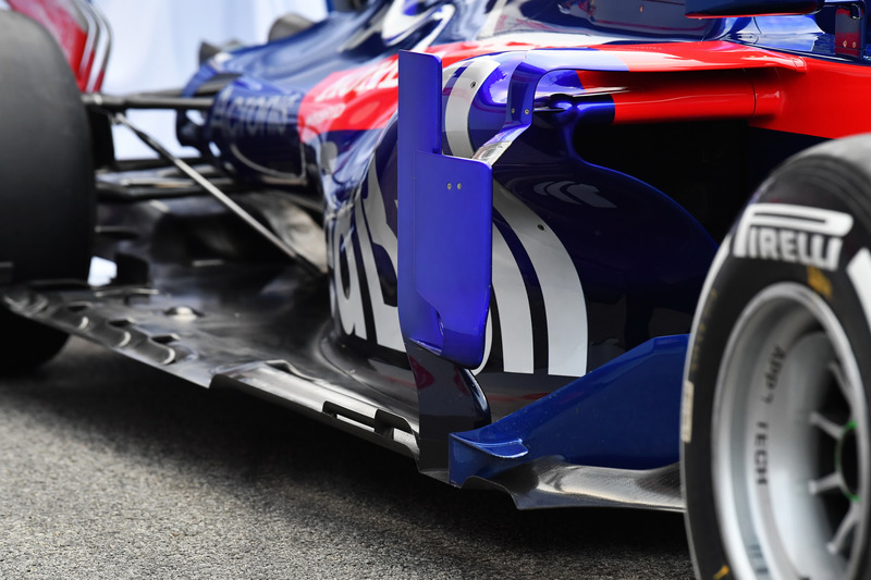 Scuderia Toro Rosso STR13 barge board detail