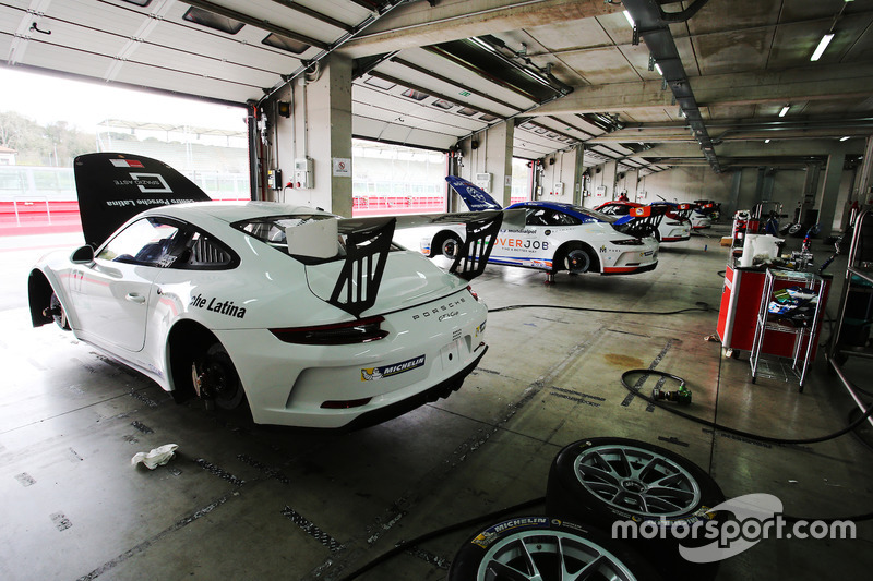 Le Porsche 911 GT3 nel garage